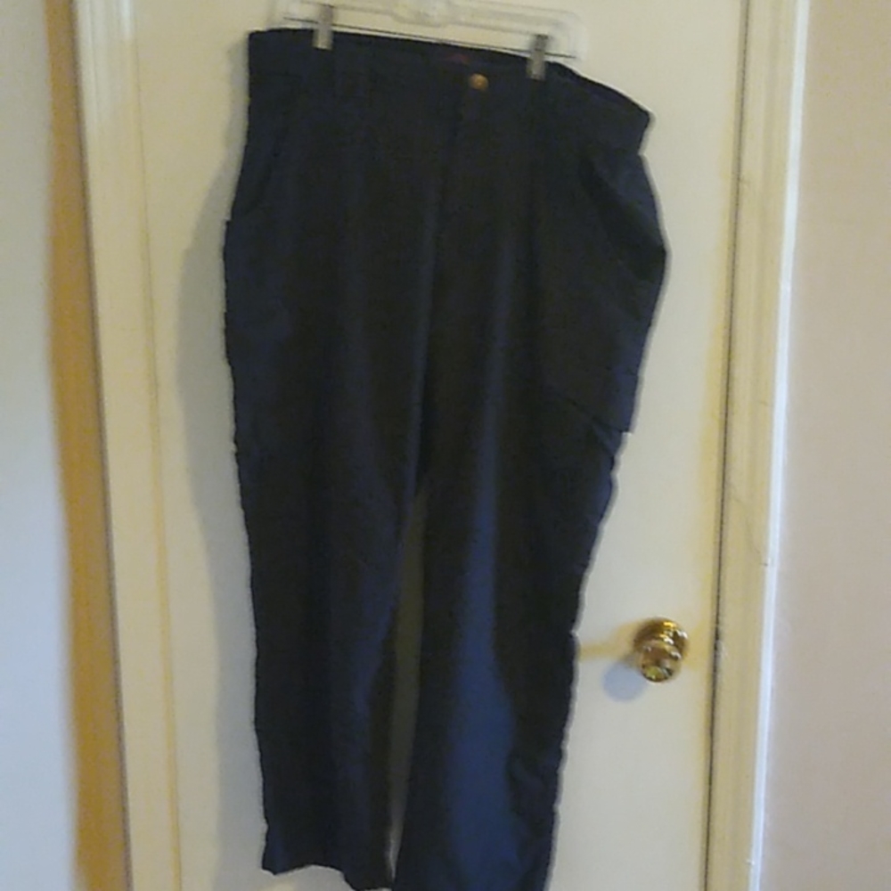 Tru Spec tactical cargo pants. Black 40/30